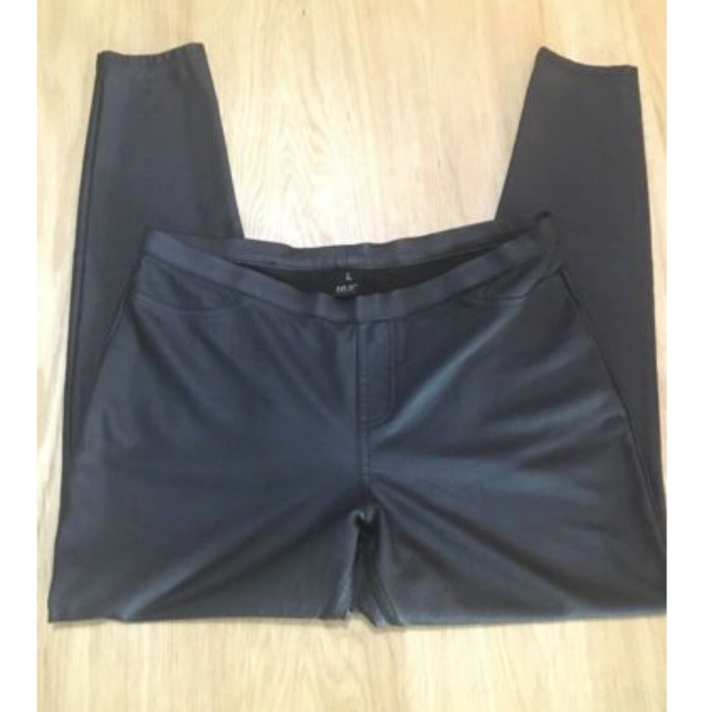 HUE Black Leather-like Leggings VGUC